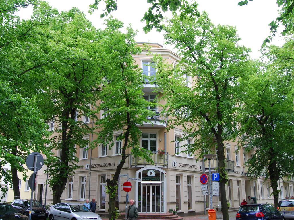 Ferienwohnung Warnemuende Am Kurpark Rostock Bagian luar foto